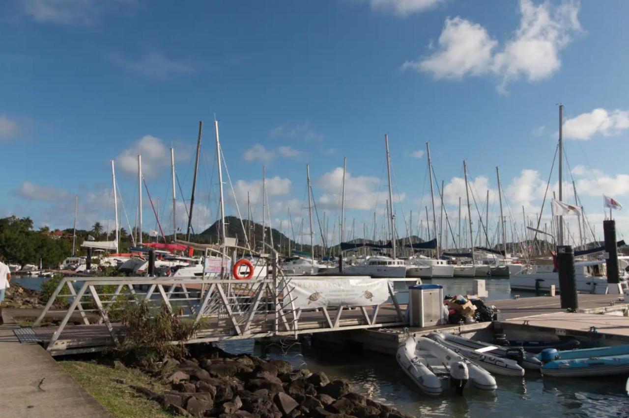 Apartamento Un Pied-A-Terre Face A La Marina Le Marin Exterior foto